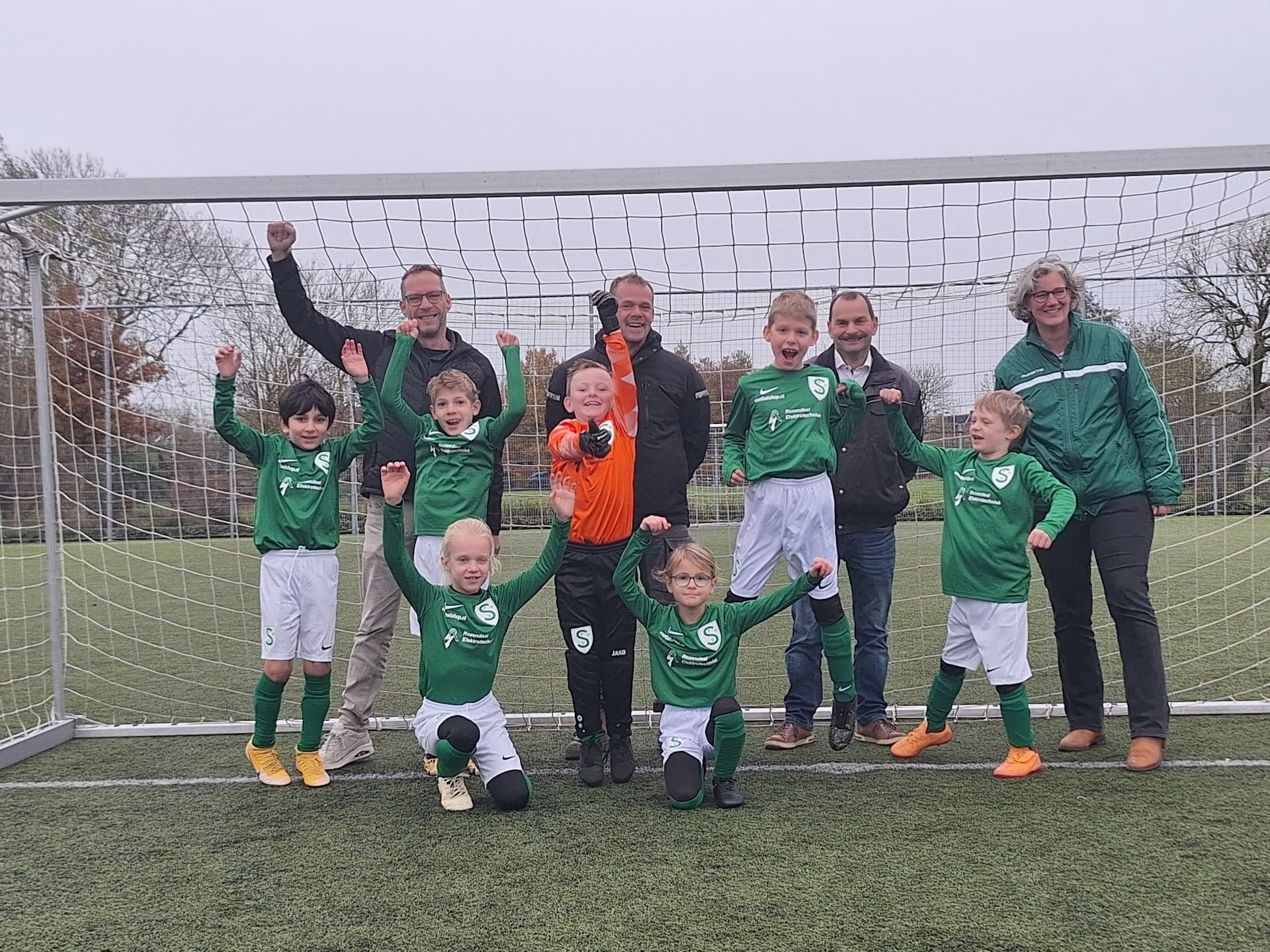 Rozendaal Elektrotechniek trotse sponsor lokale voetbalvereniging SPV '81